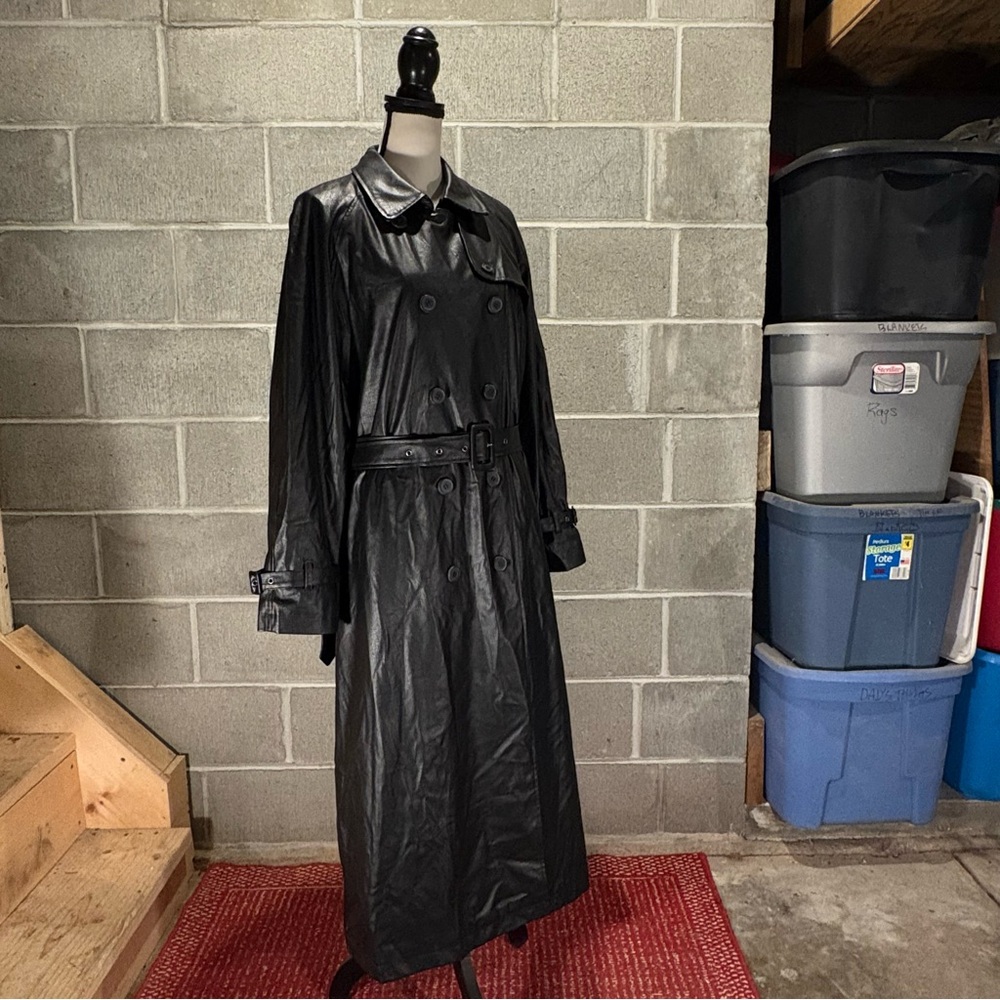 Urban Outfitters Clara faux leather trench coat. - Picture 5 of 14